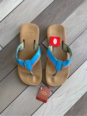 Havaianas Men's Urban Tech sandals featuring a wide strap and thong design